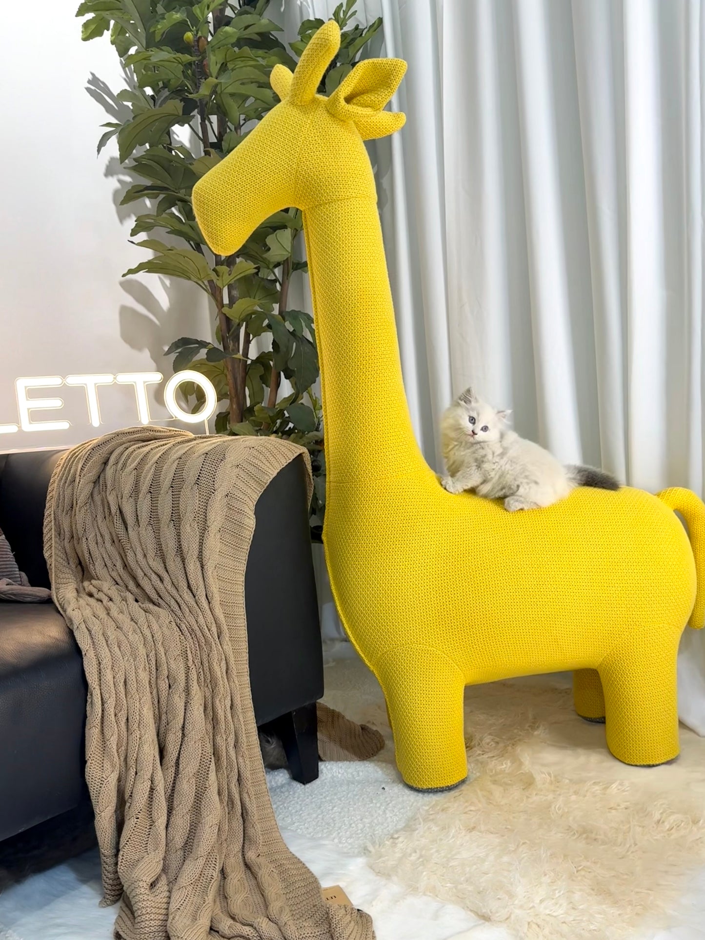1.2Meters Giraffe Pet Friendly Furniture