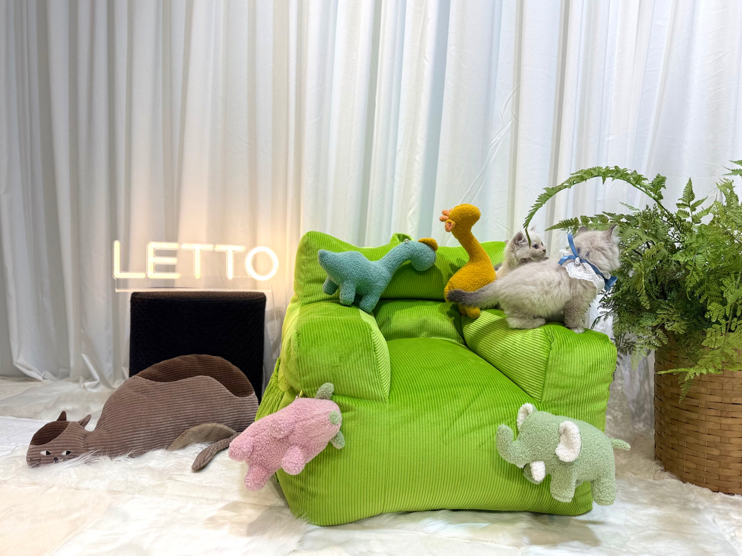 Viral Dopamine Pet Sofa – Trendy, Supportive & Instagram-Worthy