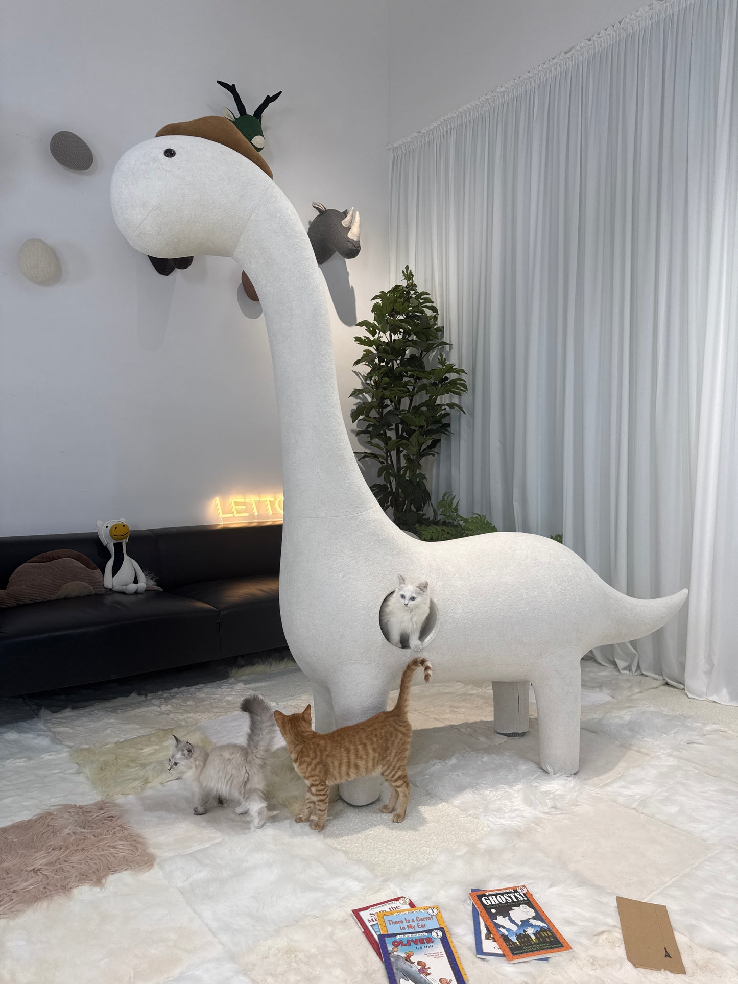 Dinosaurio gigante de 2 metros con nido para gatos - Muebles aptos para mascotas