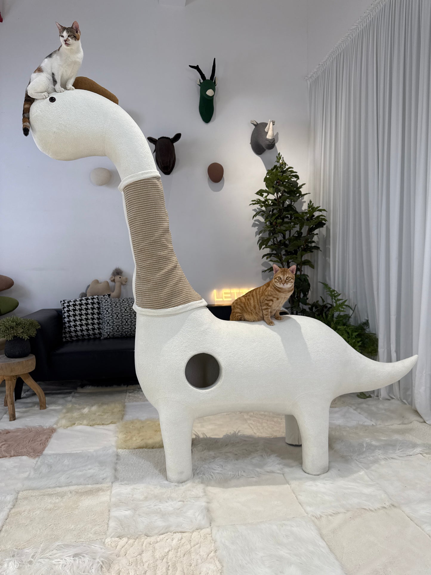 2-Meter Tall Classic Dinosaur-Themed Cat Tree with Built-in Cat Nest – Pet-Friendly & Disassemblable