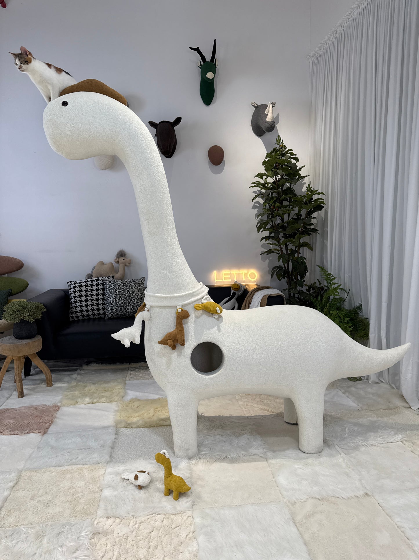 2-Meter Tall Classic Dinosaur-Themed Cat Tree with Built-in Cat Nest – Pet-Friendly & Disassemblable