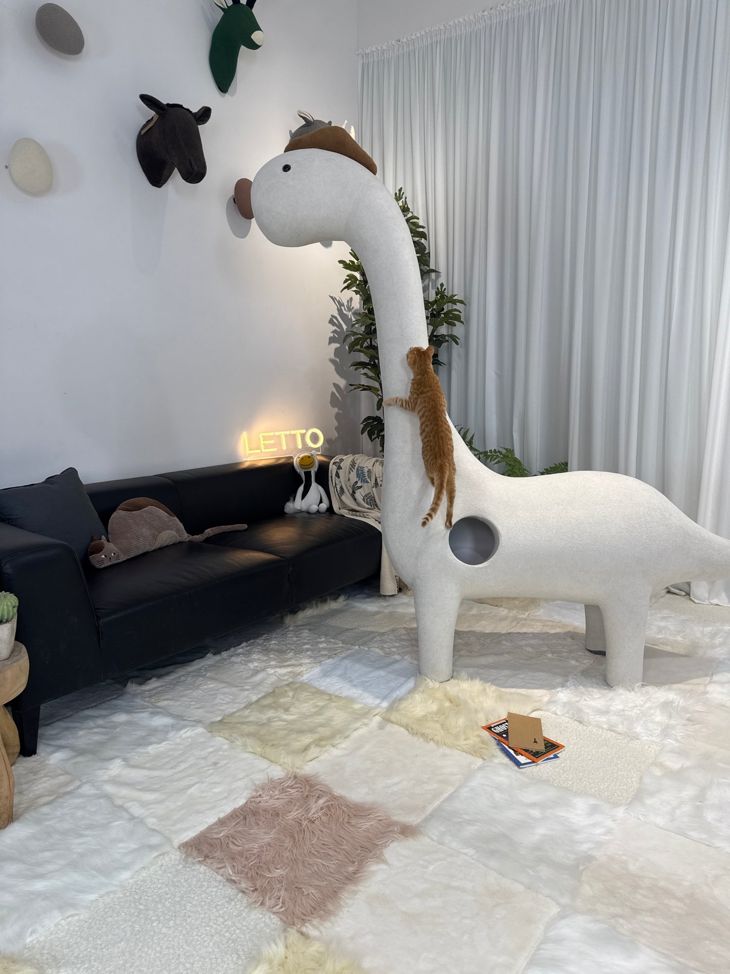 Dinosaurio gigante de 2 metros con nido para gatos - Muebles aptos para mascotas