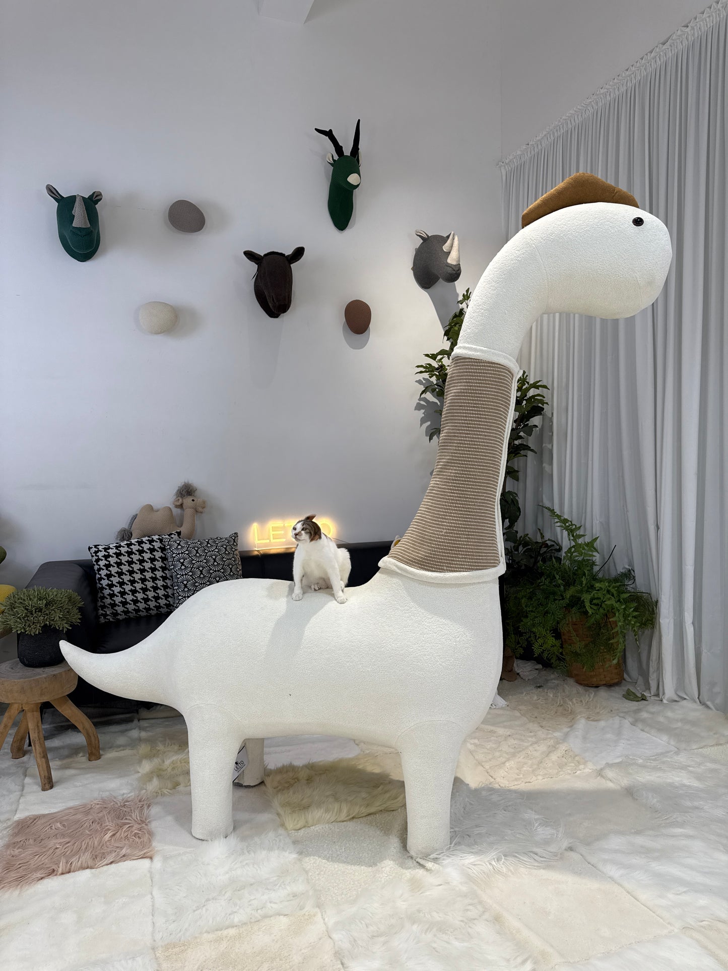 2-Meter Tall Luxury Dinosaur-Themed Cat Tree – High-Quality Pet-Friendly & Disassemblable